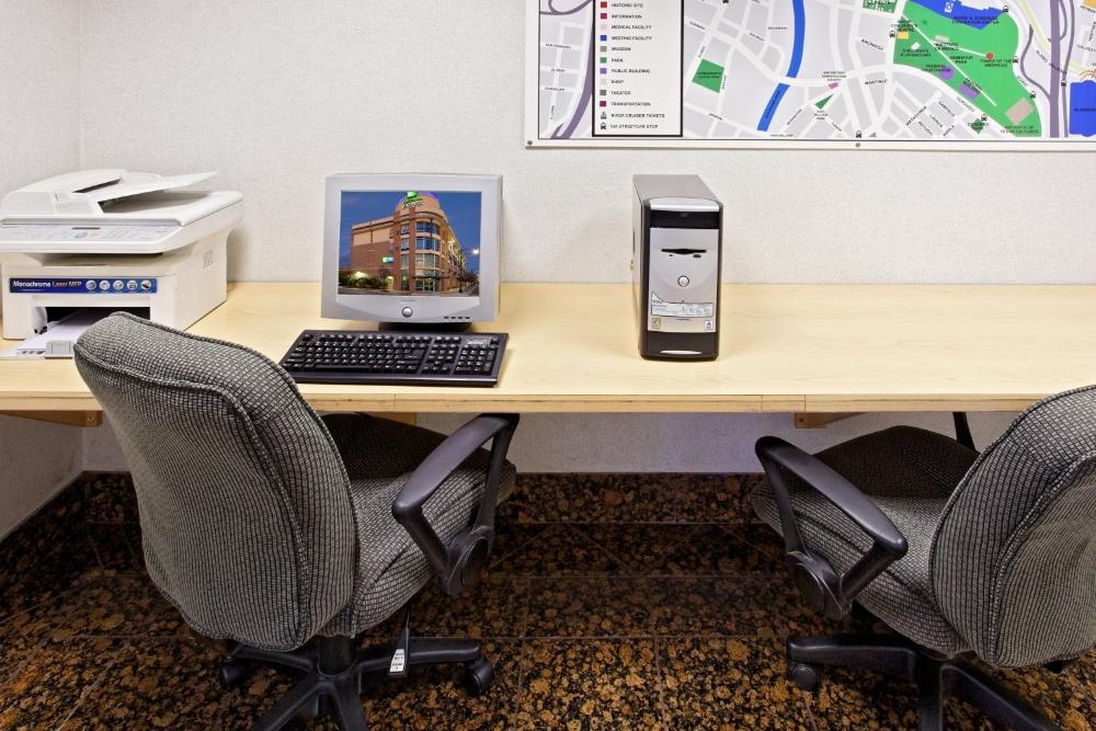 Holiday Inn Express Hotel & Suites San Antonio - Rivercenter Area