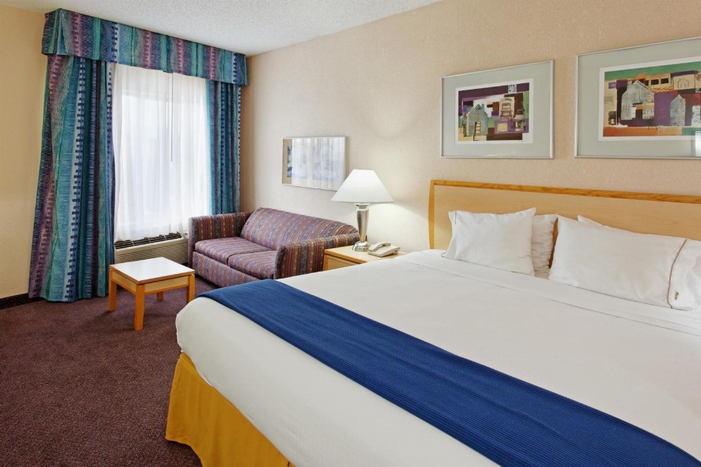 Holiday Inn Express Hotel & Suites San Antonio - Rivercenter Area Main image